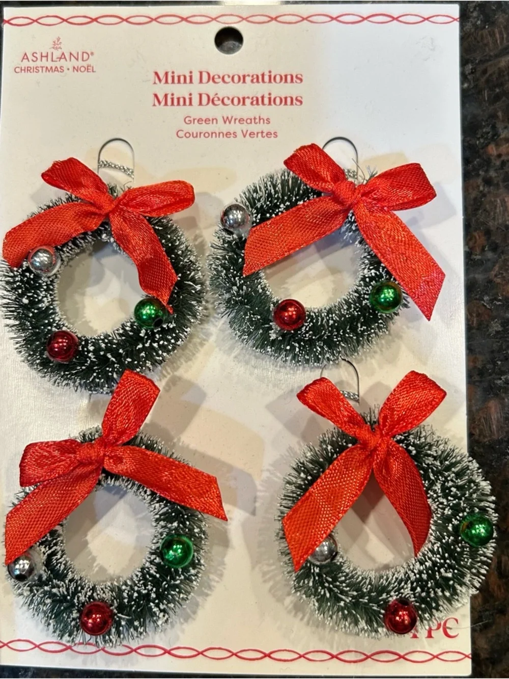 Ashland Home Decor 16 mini green holiday wreaths, new with tags, nwt